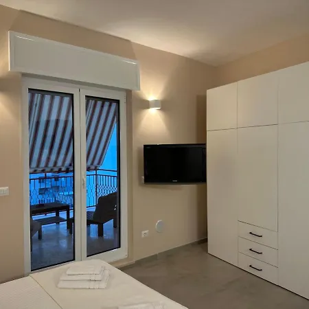 Attico Con Mini Piscina E Terrazza Apartment *